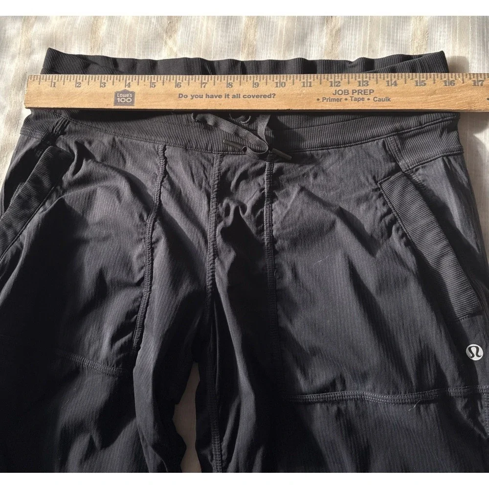 LULULEMON Pants Womens Size  8 Dance Studio Black Pinstriped Capri Cropped Cargo